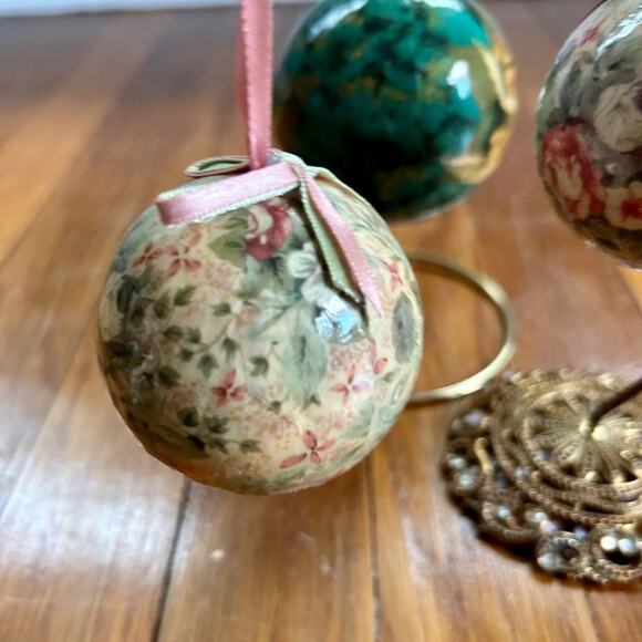 Vintage Decoupage Christmas Ball Ornament Set of 3 - Paper Mache Angel & Roses - Picture 5 of 14